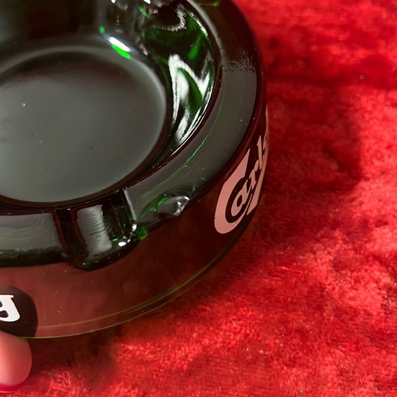 Green glass Carlsberg collectible ashtray. - Picture 3 of 4